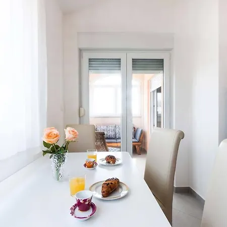 Cozy With Private Parking * Medulin