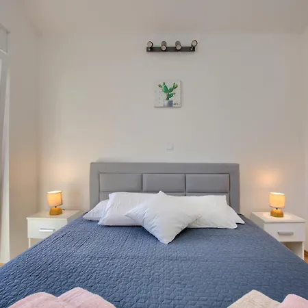 Cozy With Private Parking Daire