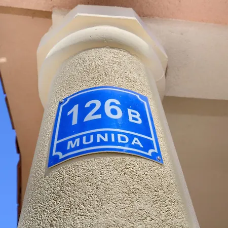 Cozy With Private Parking