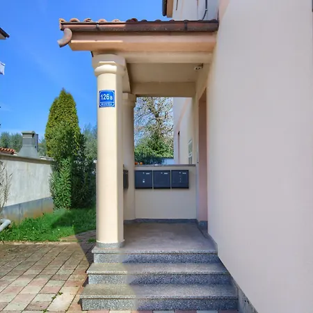 Apartman Cozy With Private Parking