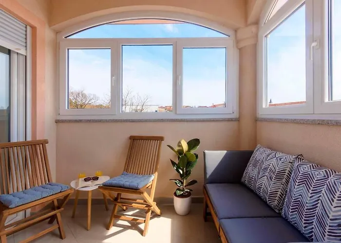 Cozy With Private Parking Apartament Medulin