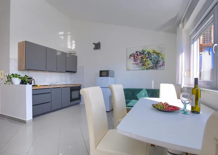 Apartament Cozy With Private Parking