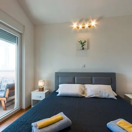 Apartment Cozy With Private Parking *