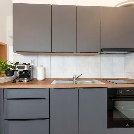 Apartment Cozy With Private Parking *
