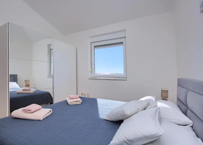 Cozy With Private Parking Apartamento Medulin